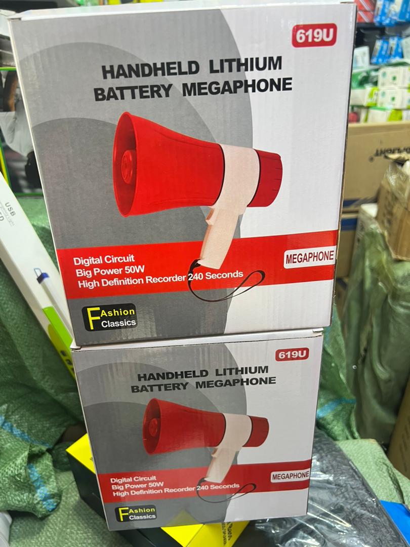 Handheld megaphone