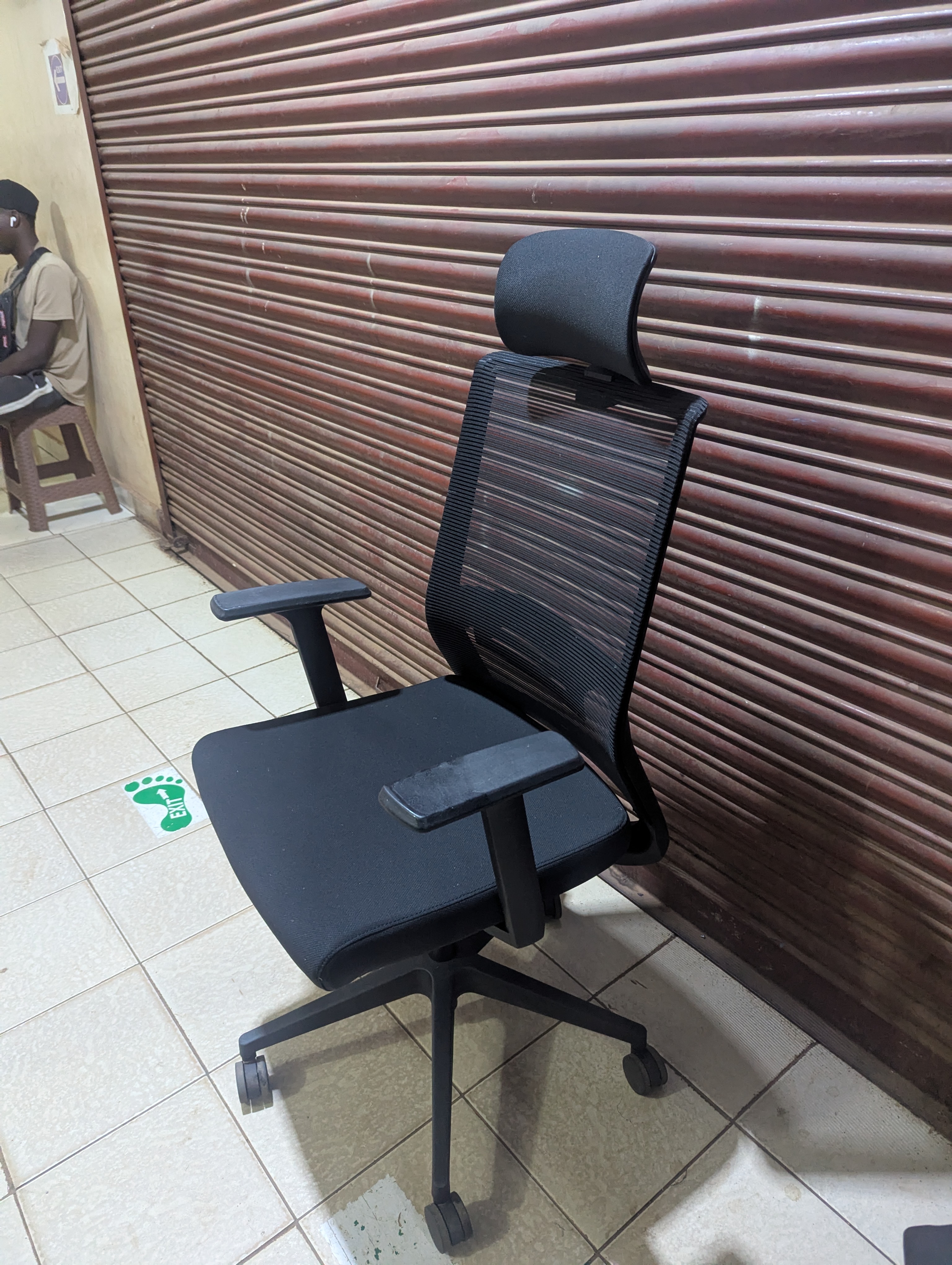 Office chair with an headrest, second hand